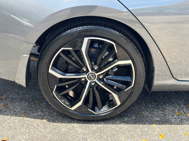 Used 2024 Nissan Altima 2.5 SR w/ SR Premium Package FWD image 11