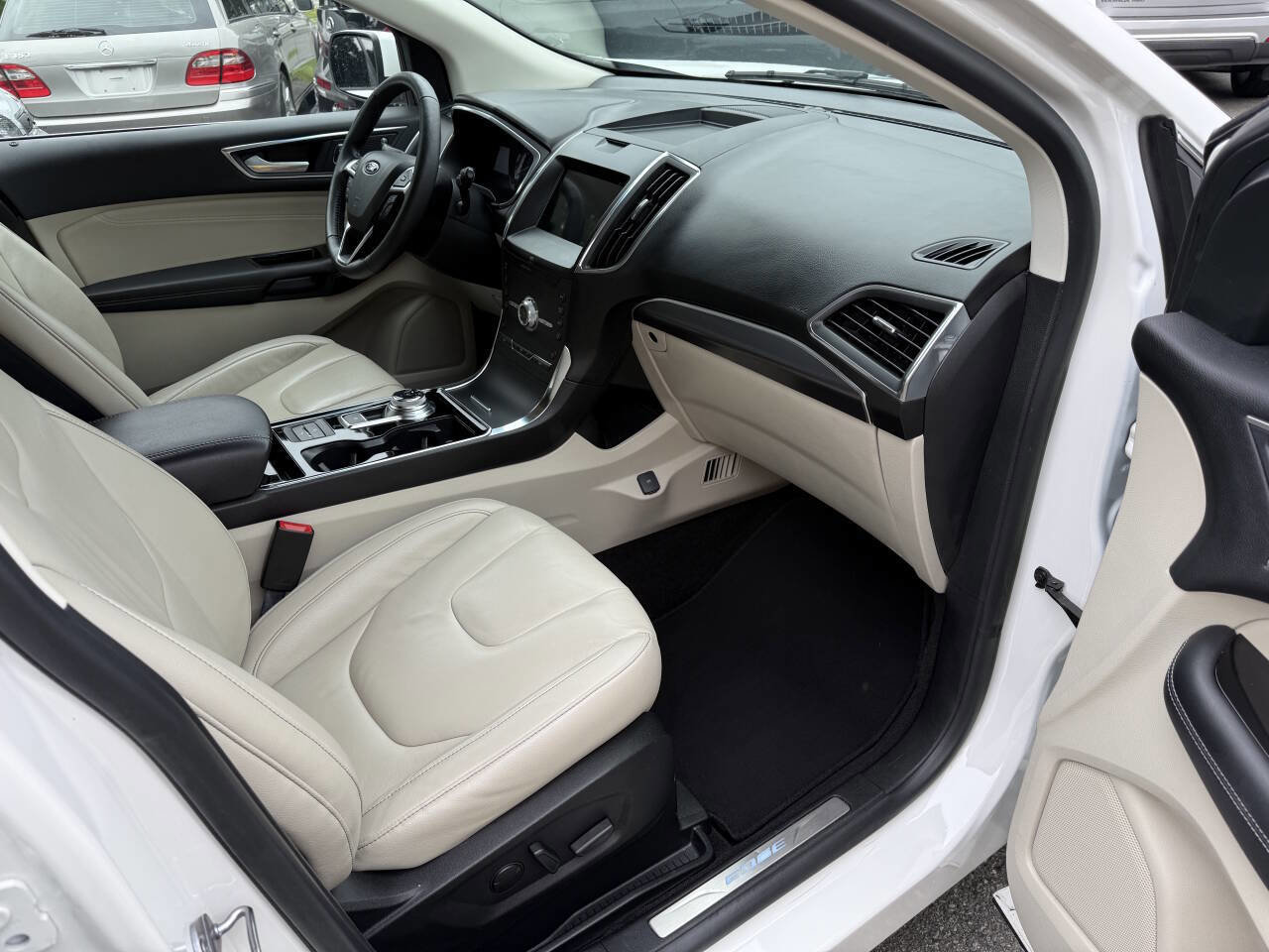 Used 2020 Ford Edge Titanium image 13