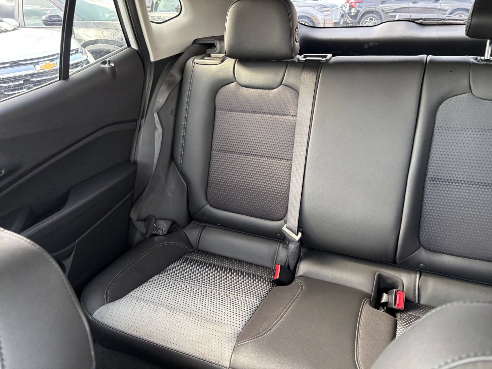 Used 2025 Chevrolet Trax LT w/ LT Convenience Package FWD image 33