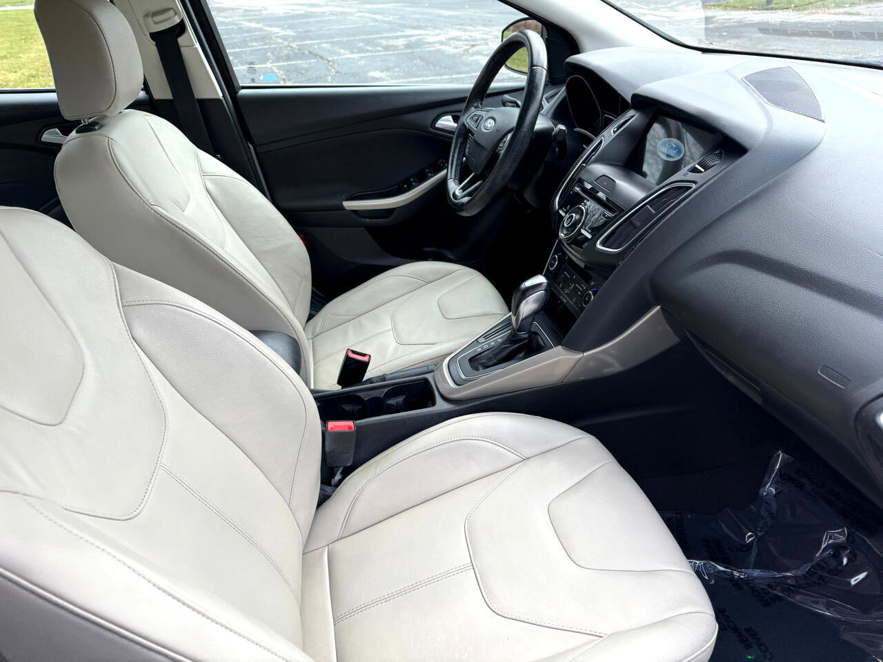 Used 2016 Ford Focus Titanium w/ Titanium Technology Package FWD image 32