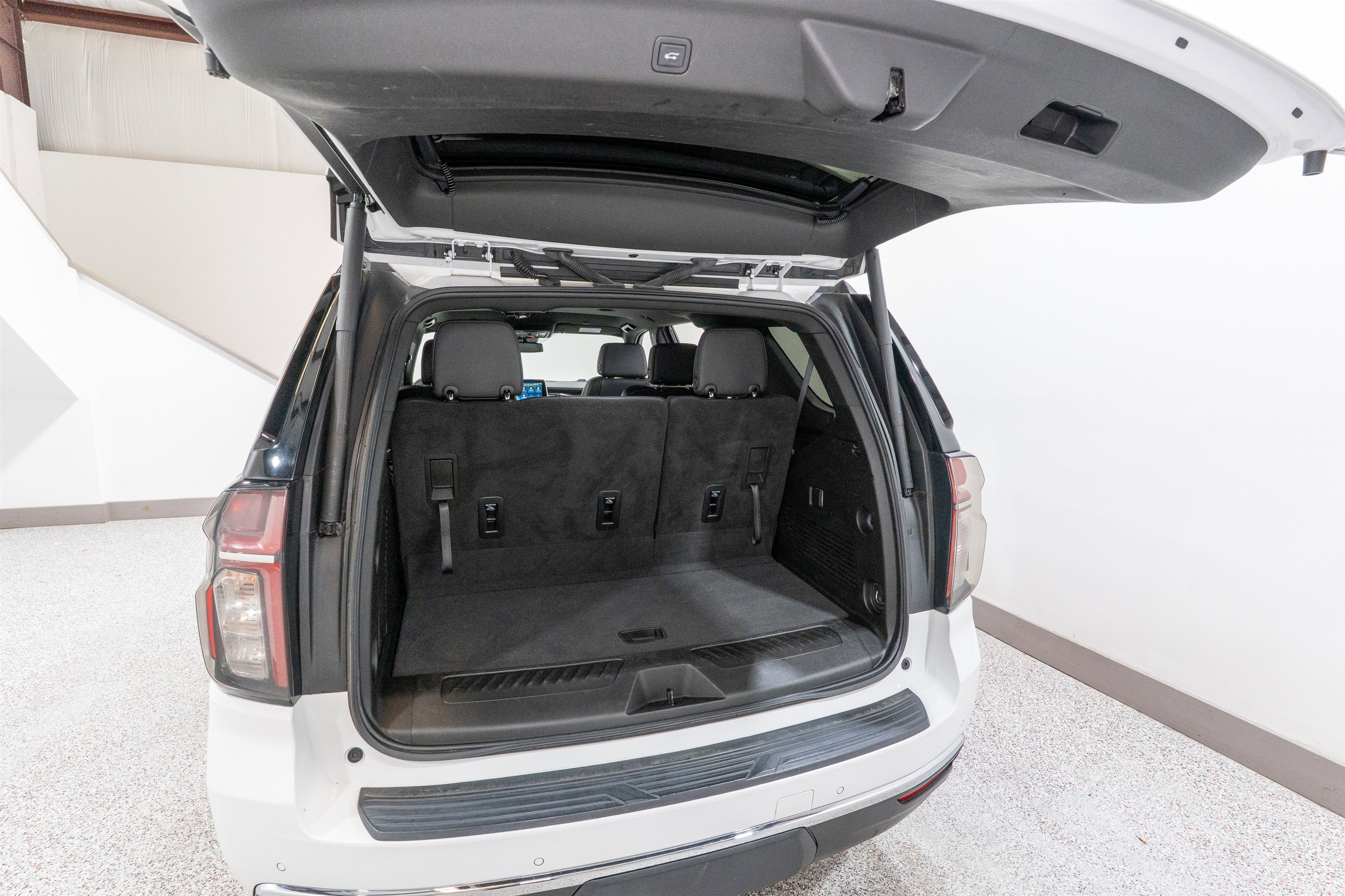 Used 2023 Chevrolet Tahoe LT AWD/4WD image 32