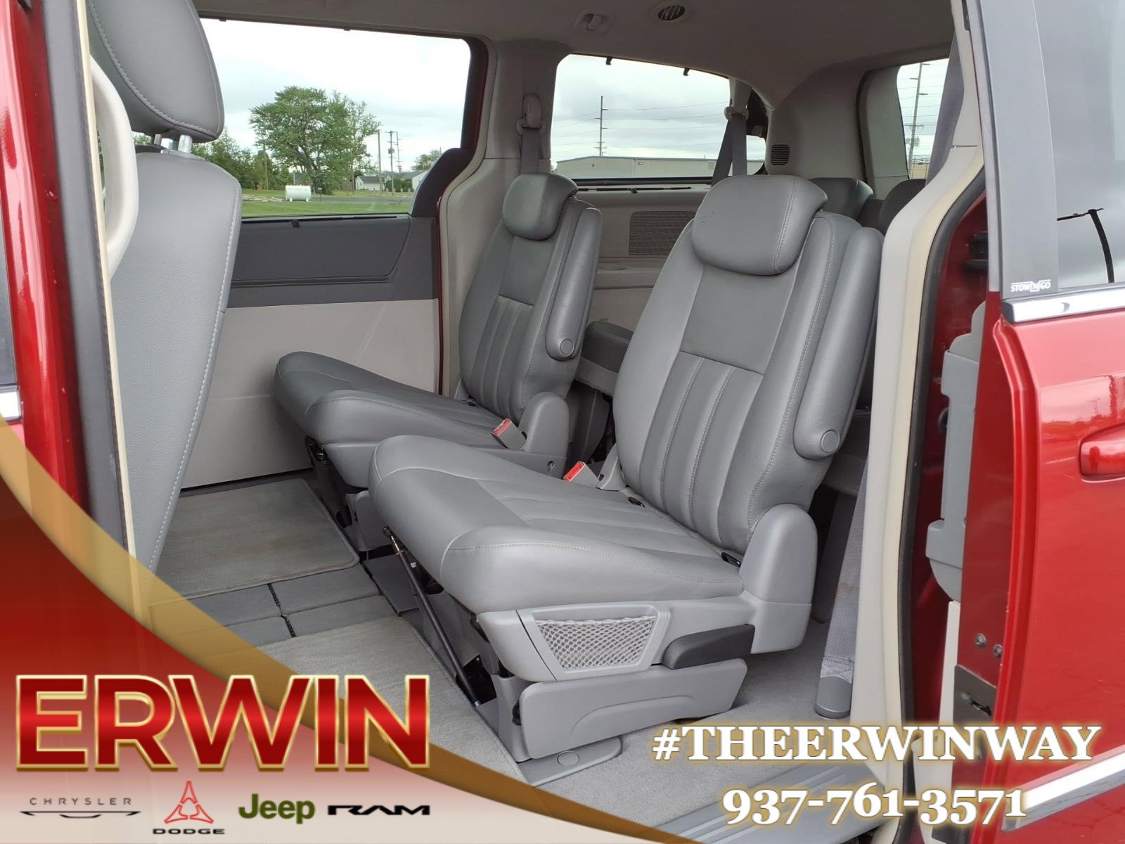 Used 2010 Chrysler Town & Country Touring FWD image 25