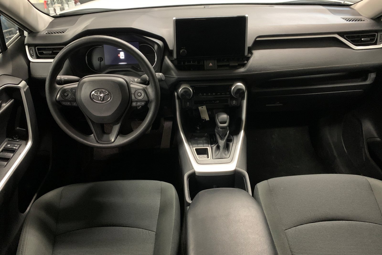 Used 2025 Toyota RAV4 LE AWD/4WD image 15