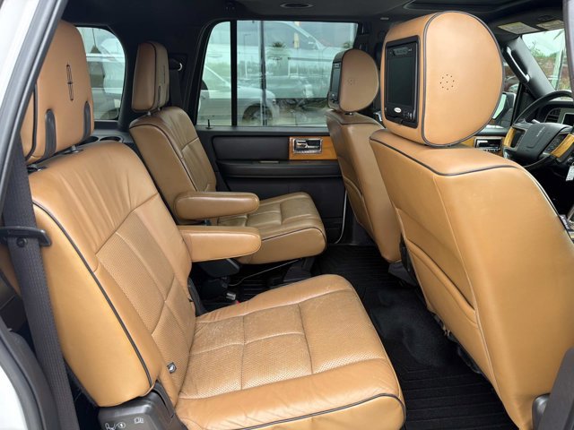 Used 2013 Lincoln Navigator L 4WD image 22