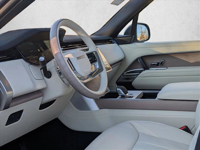 New 2026 Land Rover Range Rover Long Wheelbase SE image 3