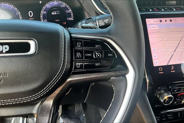 Used 2023 Jeep Grand Cherokee Overland AWD/4WD image 12