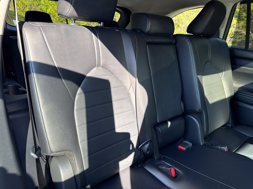 Used 2024 Toyota Highlander XLE AWD/4WD image 33