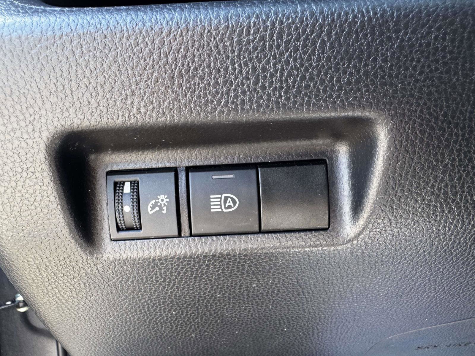 Used 2025 Toyota RAV4 XLE AWD/4WD image 19