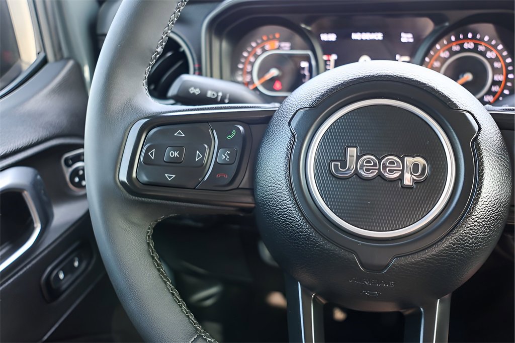 Used 2025 Jeep Wrangler Unlimited Rubicon image 12