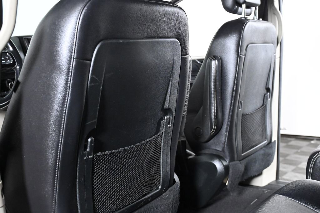 Used 2019 Dodge Grand Caravan SXT image 25