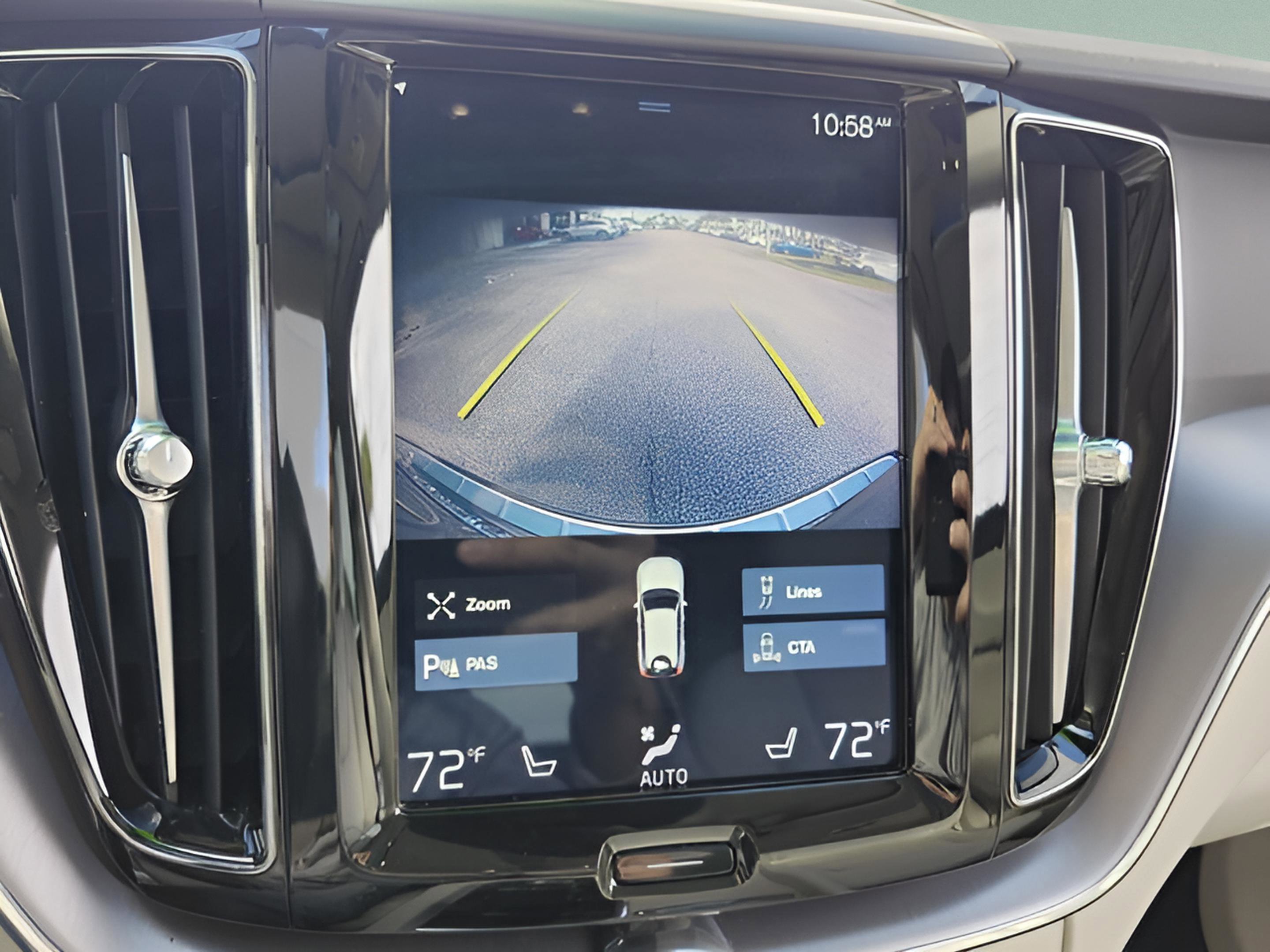 Used 2020 Volvo XC60 T8 Momentum w/ Protection Package Premier image 23