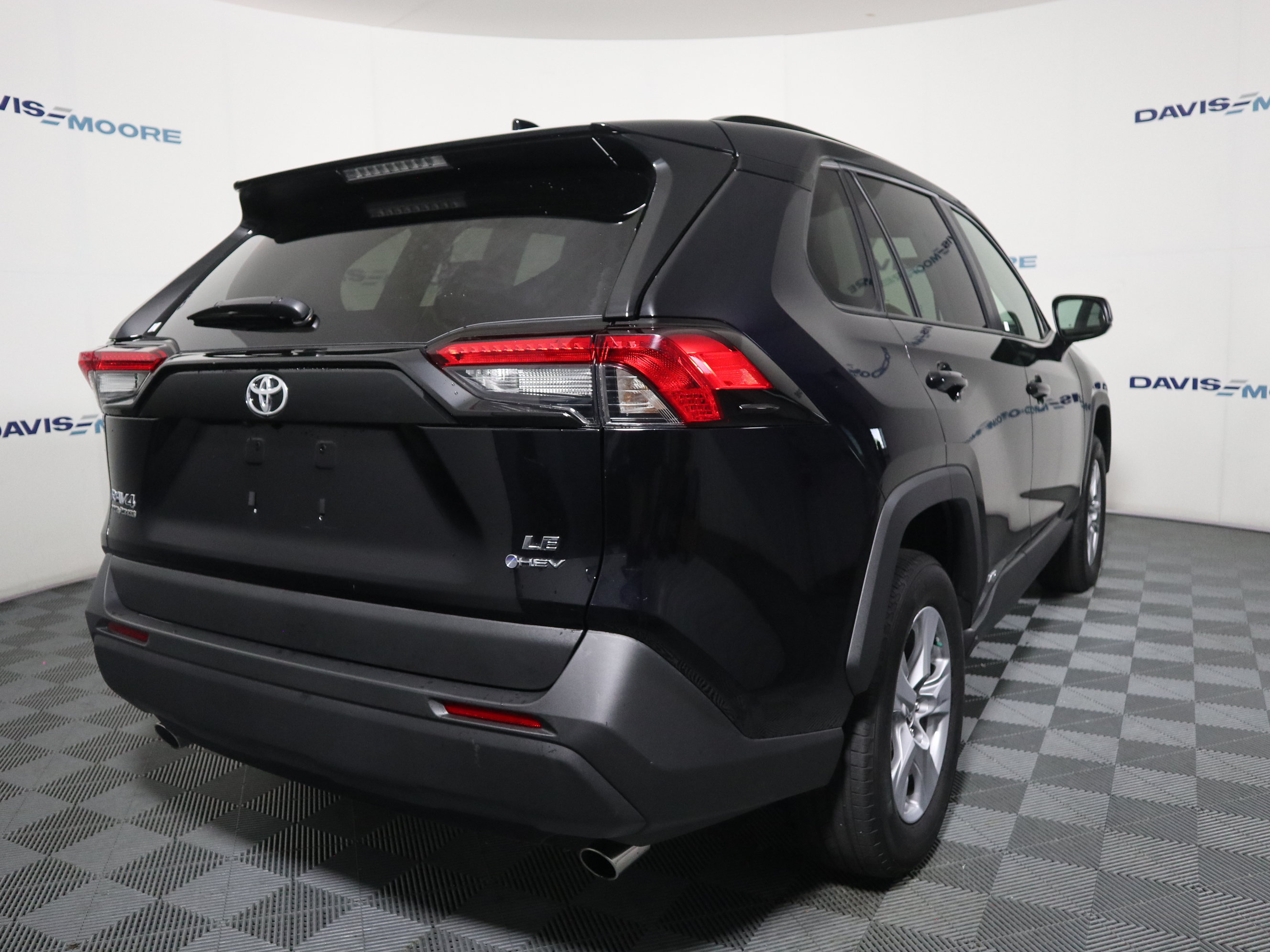 Used 2025 Toyota RAV4 LE AWD/4WD image 5