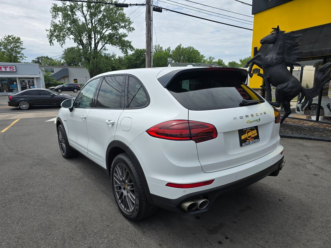 Used 2018 Porsche Cayenne S Platinum AWD/4WD image 2