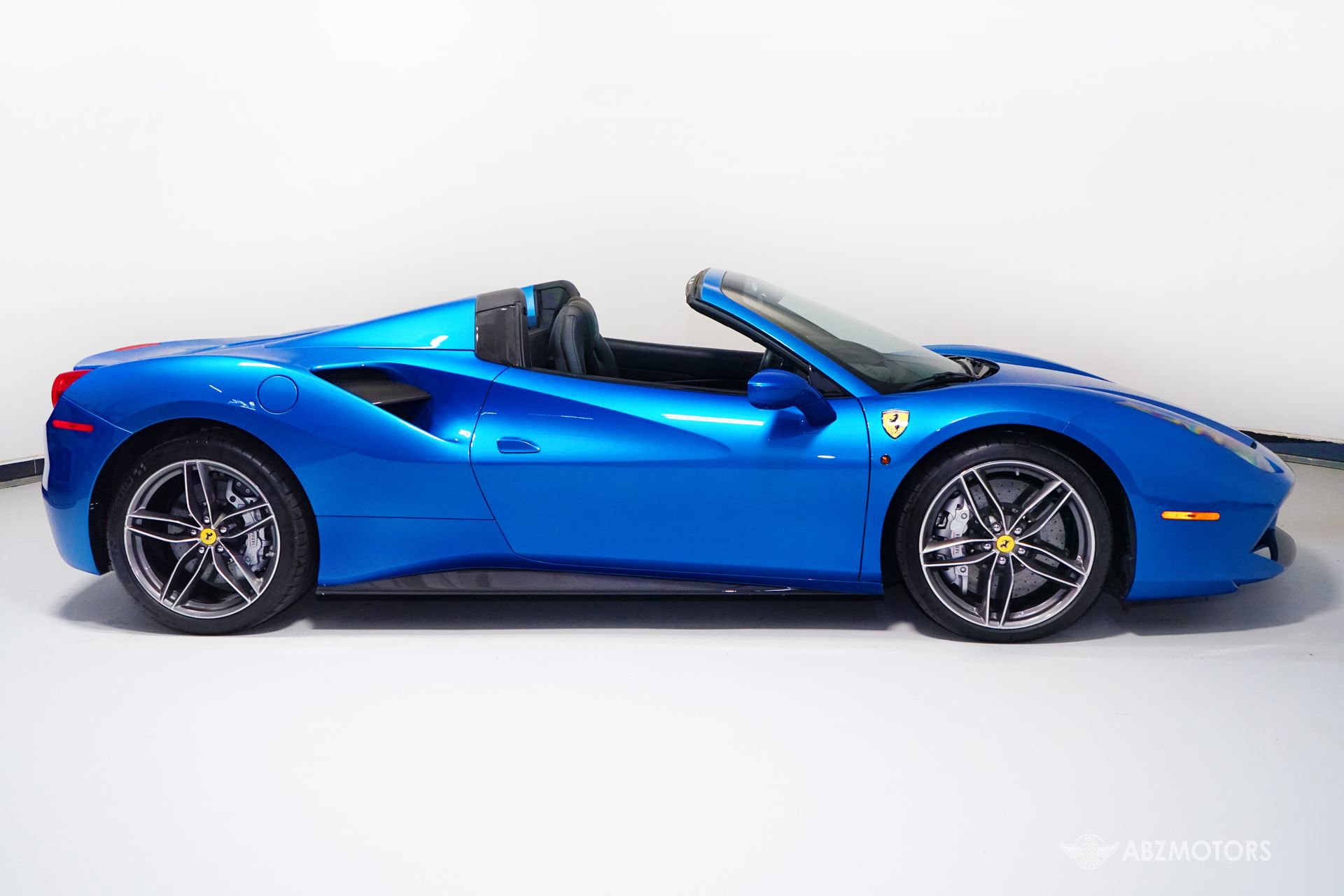 Used 2017 Ferrari 488 Spider image 3