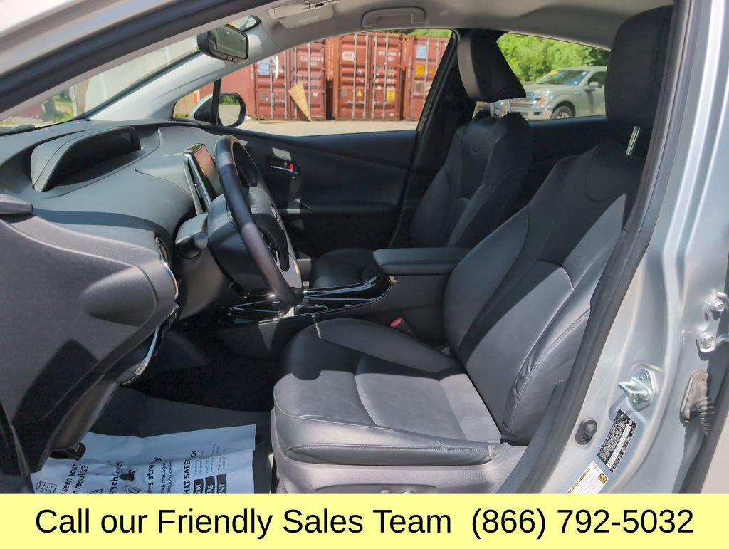 Used 2017 Toyota Prius Prime Advanced FWD image 11