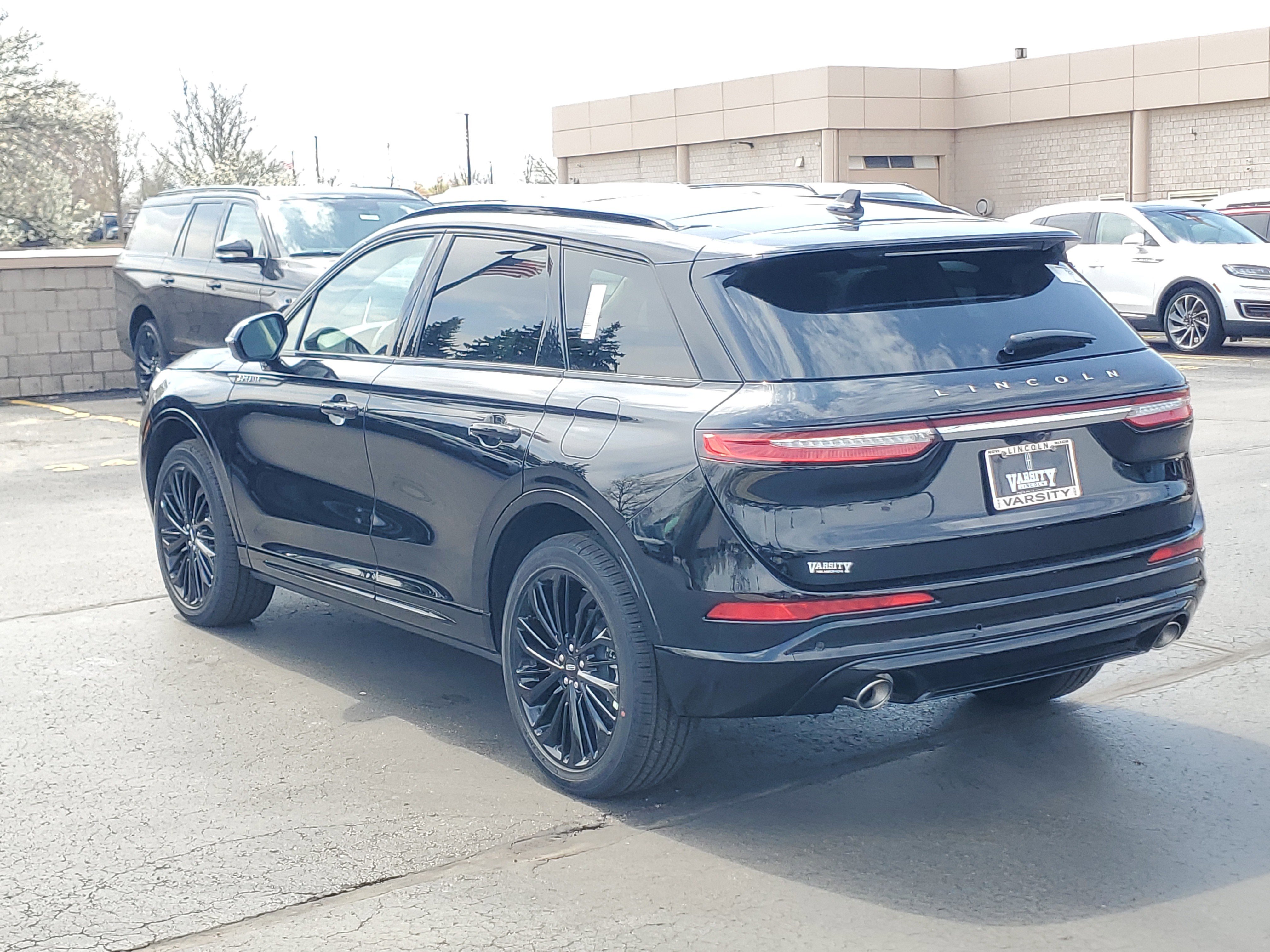 New 2026 Lincoln Corsair Reserve w/ Jet Appearance Package AWD/4WD image 3