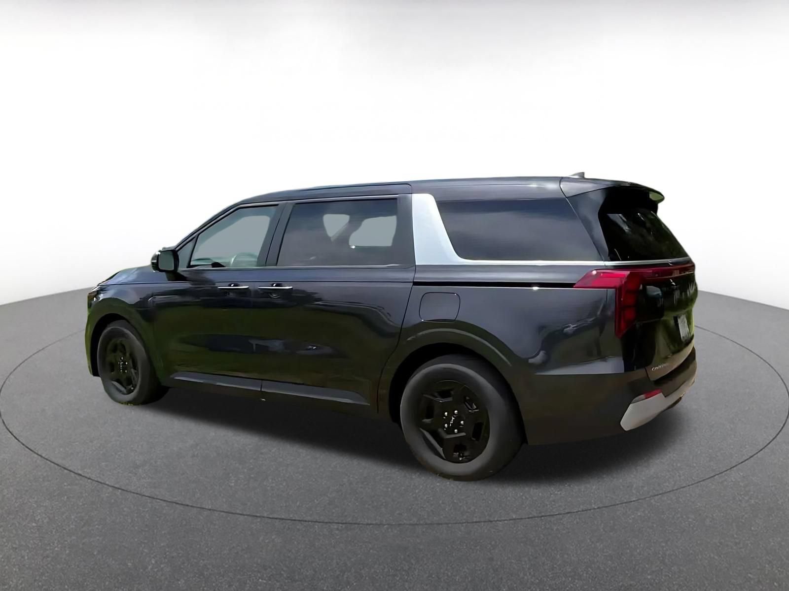 Used 2026 Kia Carnival FWD image 9