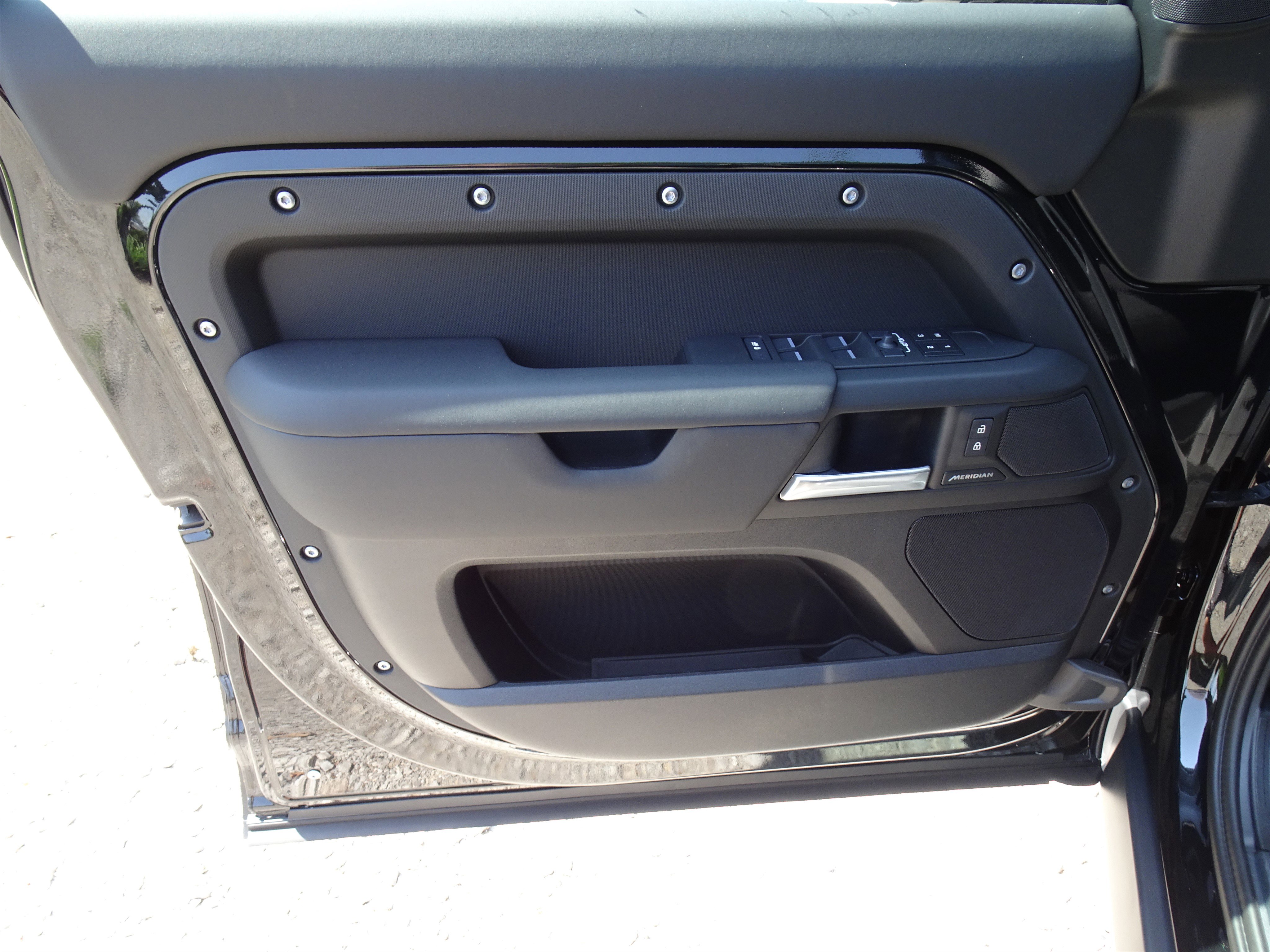 New 2025 Land Rover Defender 110 S image 20