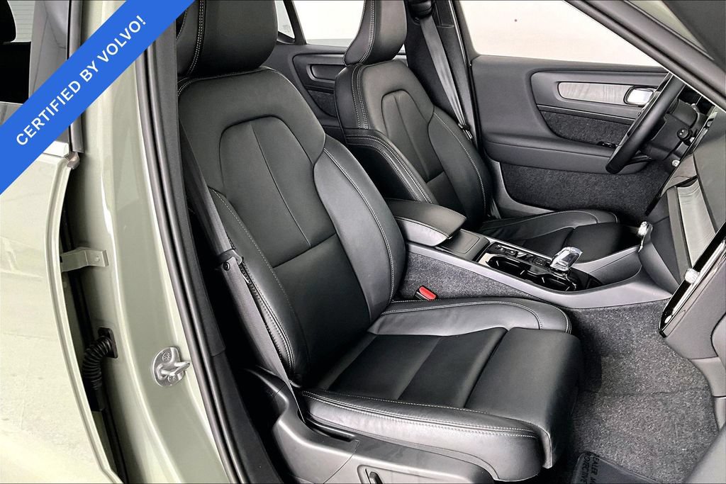 Certified 2025 Volvo XC40 B5 Plus AWD/4WD image 8