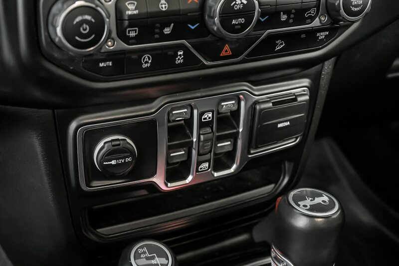 Used 2019 Jeep Wrangler Unlimited Sahara AWD/4WD image 33