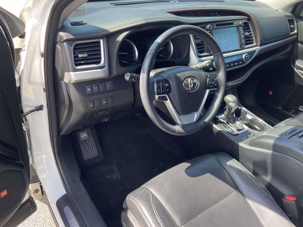Used 2018 Toyota Highlander Limited FWD image 17