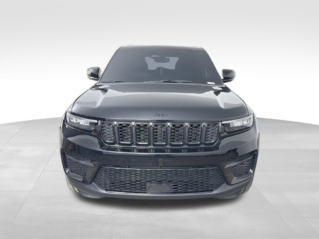 Used 2024 Jeep Grand Cherokee Altitude AWD/4WD image 10