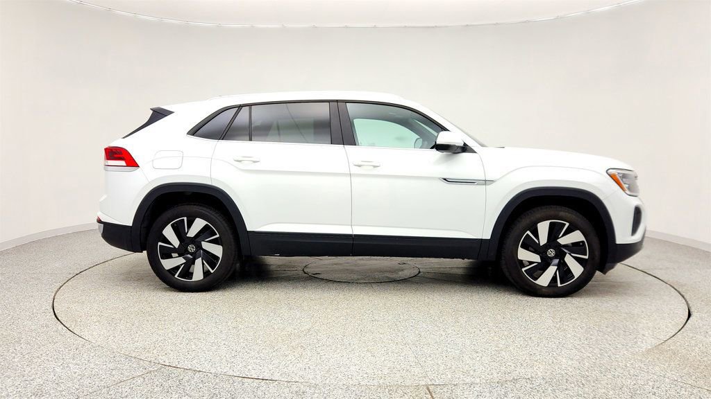 Used 2024 Volkswagen Atlas Cross Sport SE w/ Panoramic Sunroof Package image 4