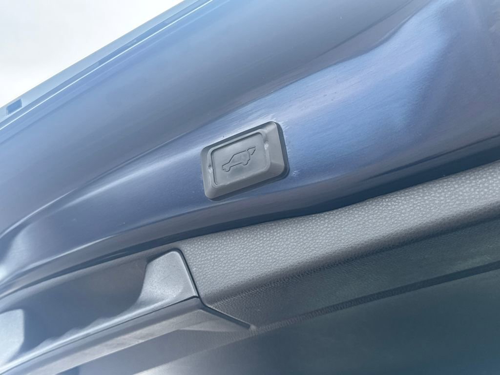 Used 2023 Toyota RAV4 XLE w/ Convenience Package image 8