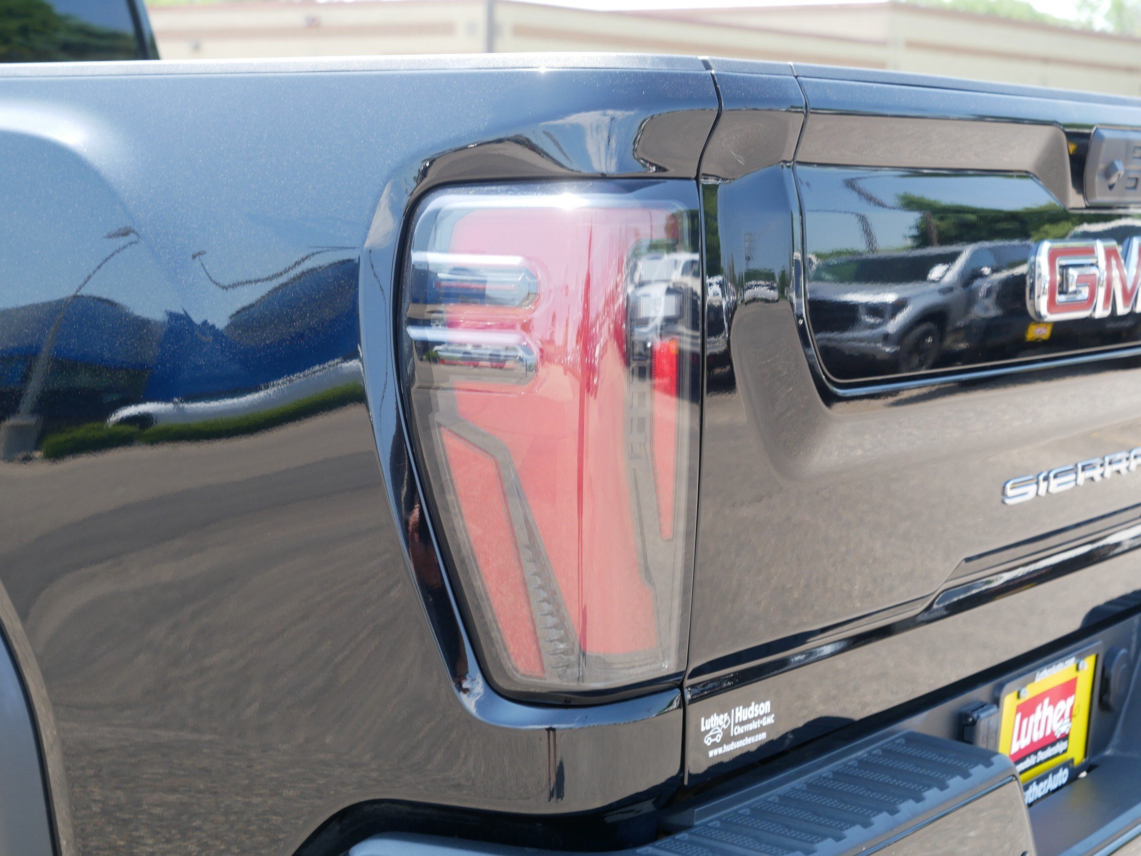 Used 2024 GMC Sierra 2500 AT4 w/ Technology Package AWD/4WD image 17
