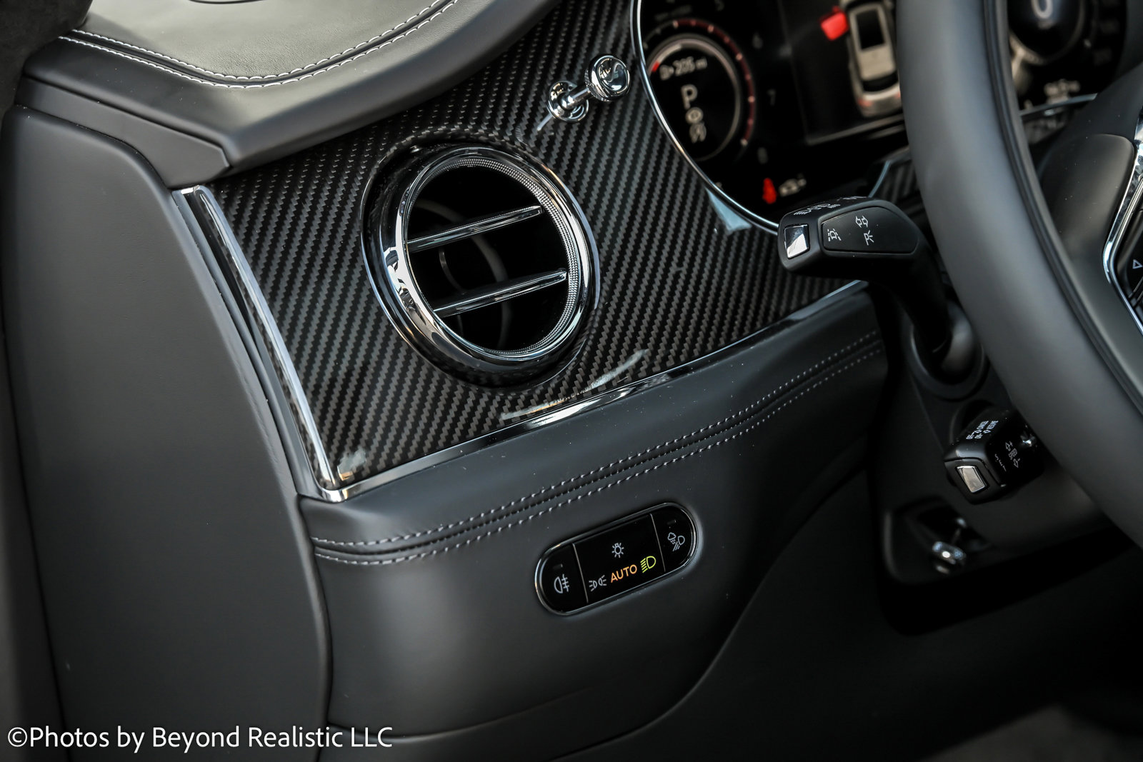 Used 2024 Bentley Bentayga image 32