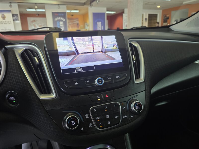 Used 2025 Chevrolet Malibu LT FWD image 17