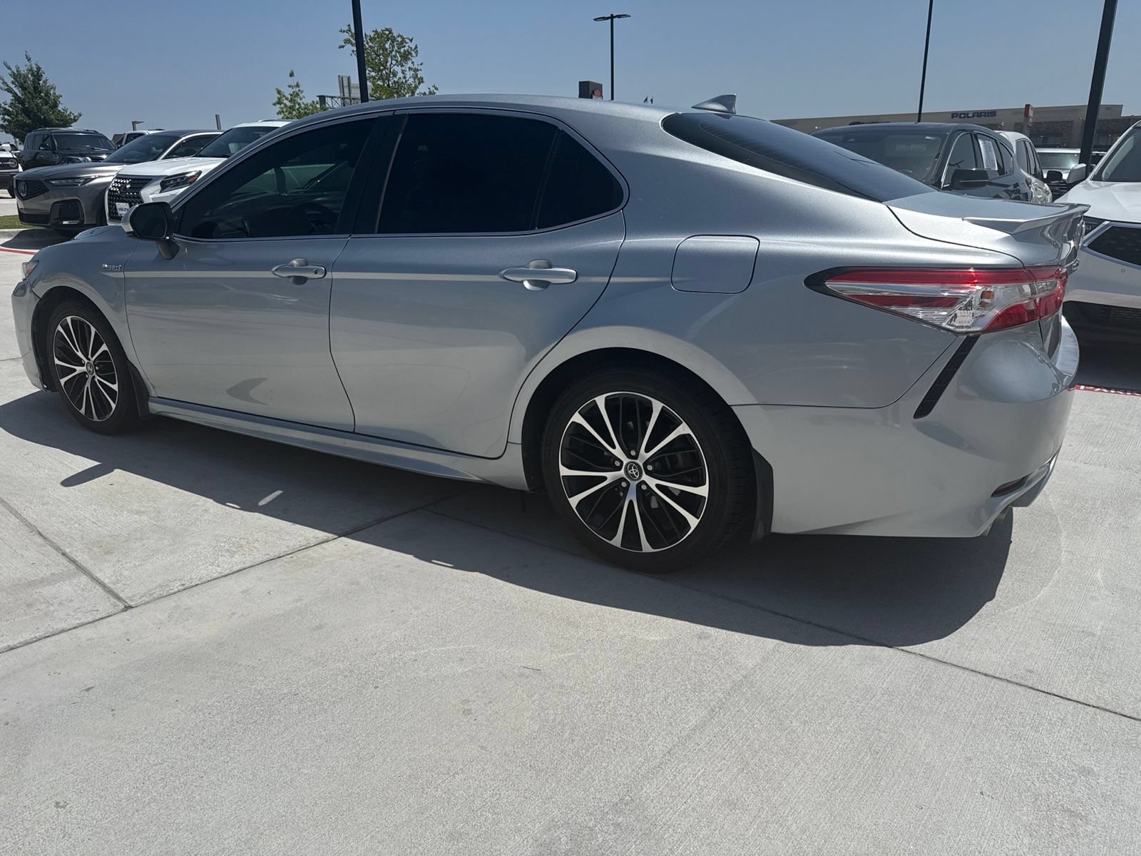 Used 2020 Toyota Camry SE FWD image 3