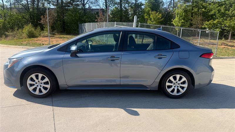 Used 2021 Toyota Corolla LE FWD image 2