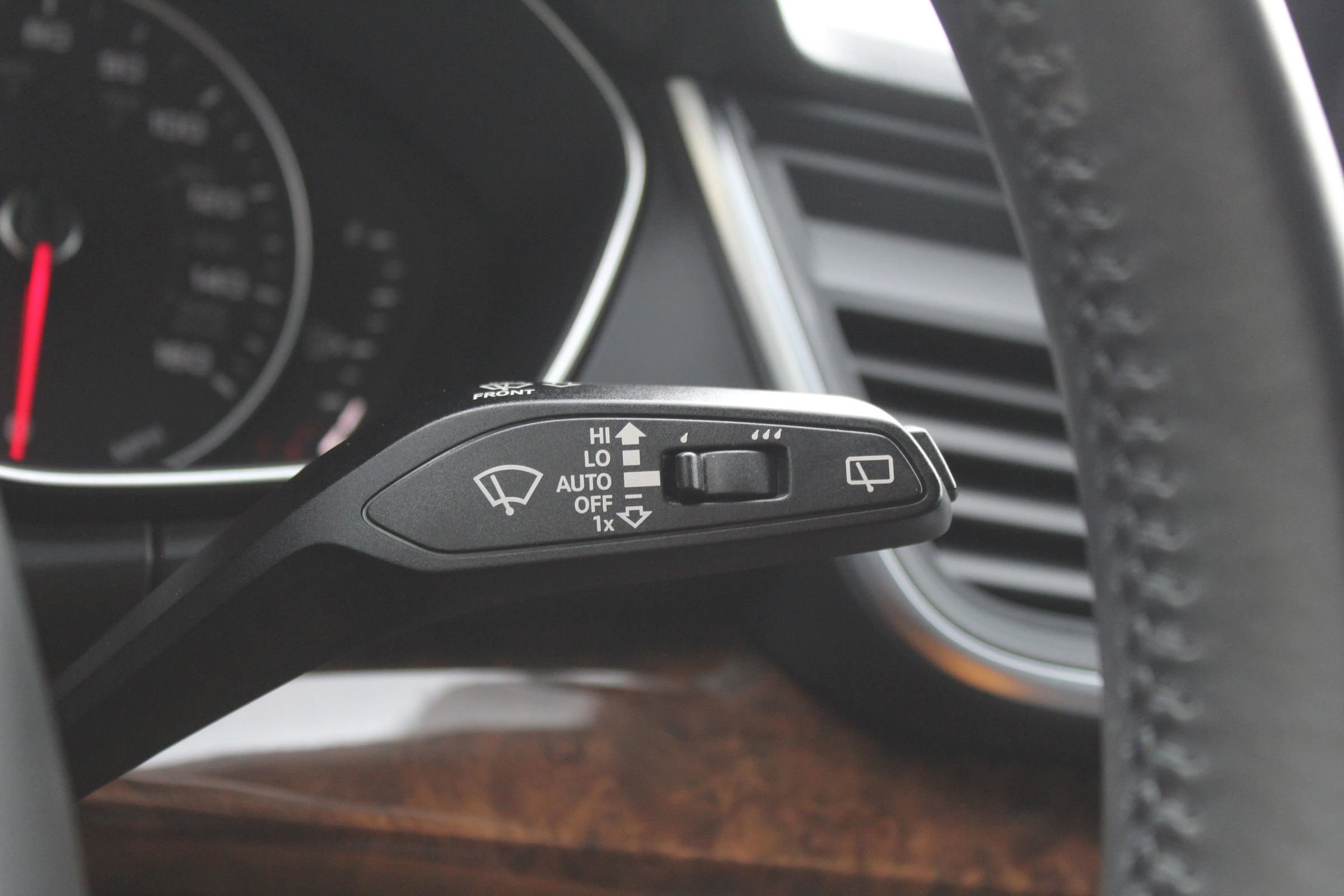 Used 2018 Audi Q5 2.0T Premium AWD/4WD image 29