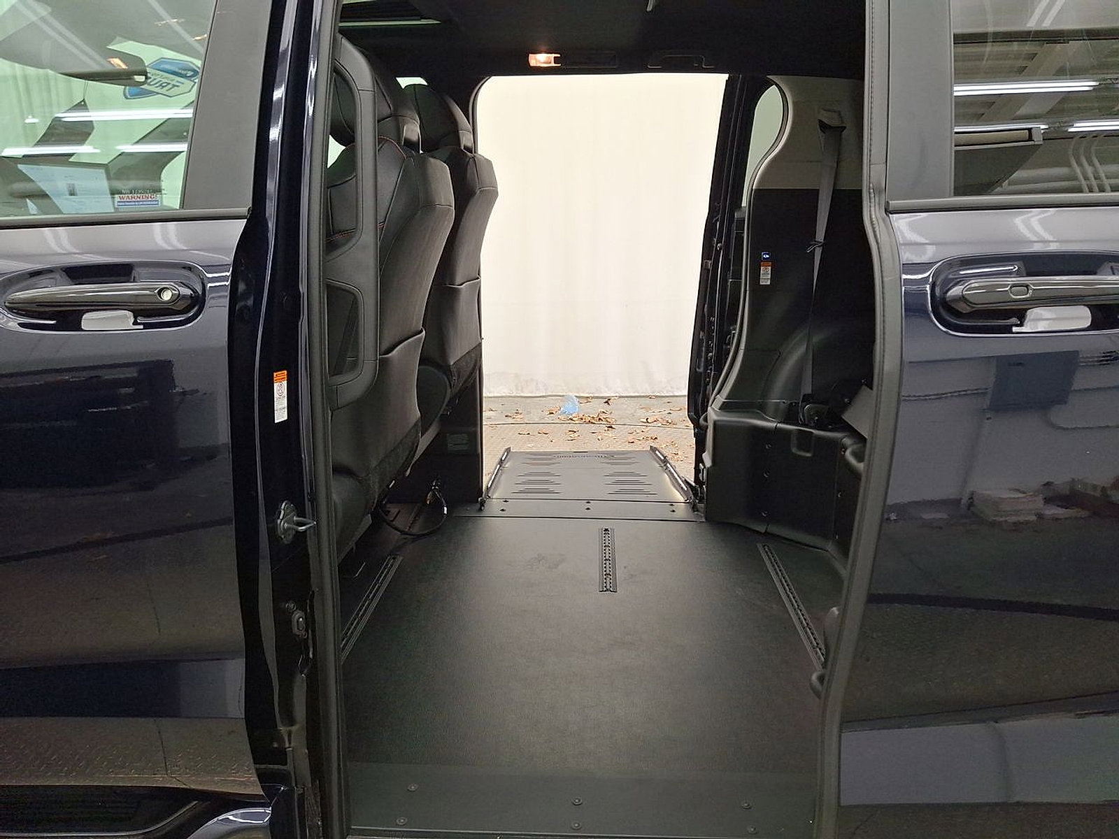 Used 2025 Toyota Sienna XSE w/ XSE Plus Package FWD image 26