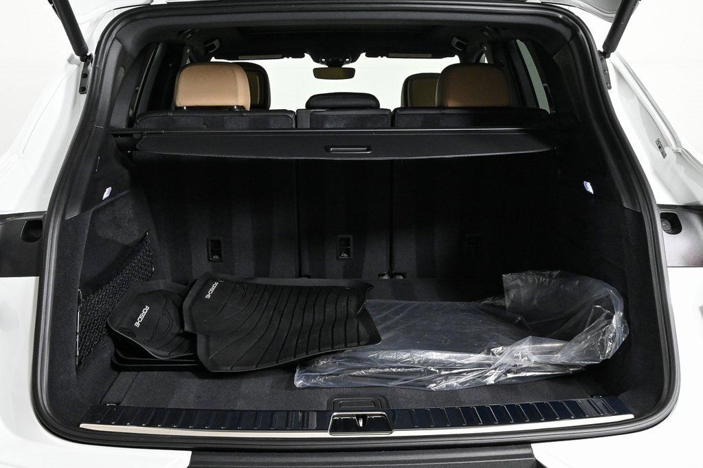 Used 2025 Porsche Cayenne image 32