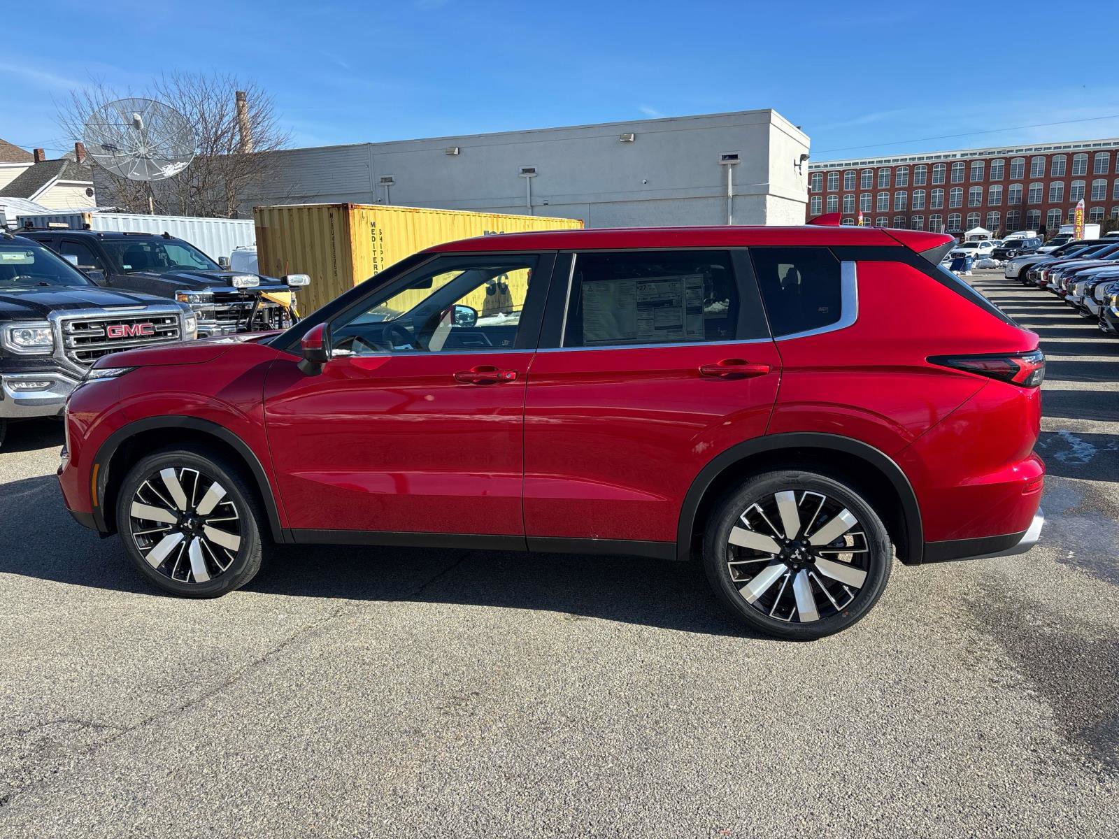 New 2026 Mitsubishi Outlander SE image 2