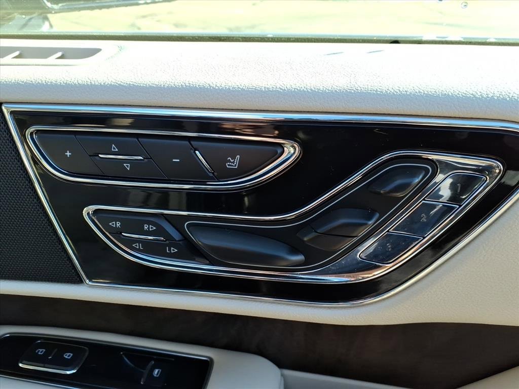 Used 2018 Lincoln Navigator Reserve w/ Technology Package image 9