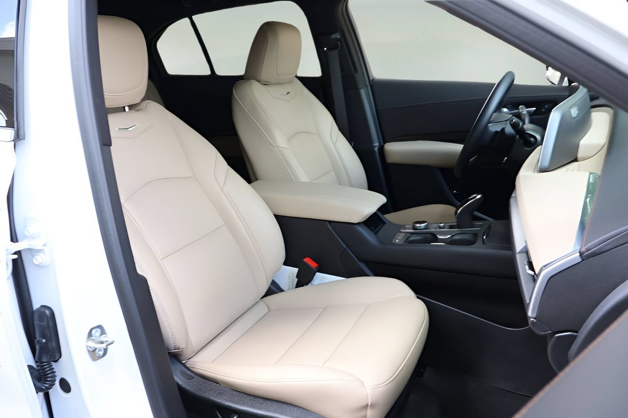 Certified 2025 Cadillac XT4 Premium Luxury w/ Technology Package FWD image 19
