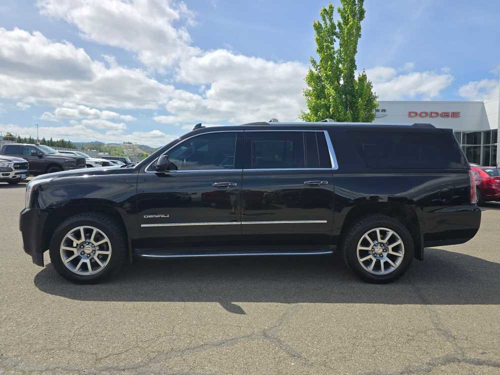 Used 2017 GMC Yukon XL Denali w/ Open Road Package AWD/4WD image 2