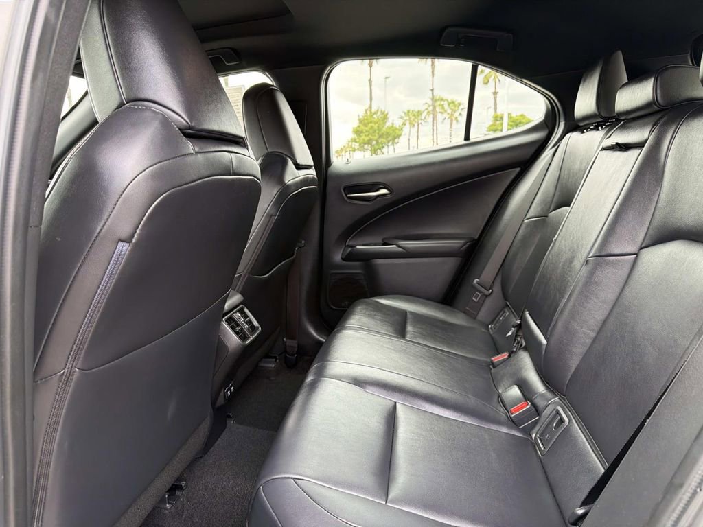 Used 2019 Lexus UX 200 w/ Premium Package image 17