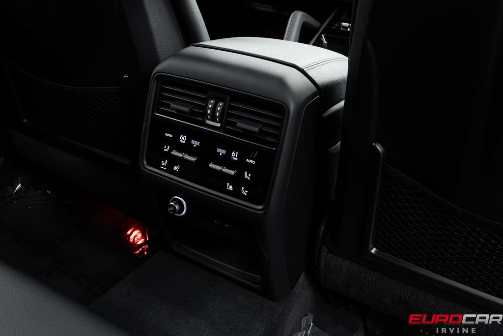 Used 2025 Porsche Cayenne AWD/4WD image 39