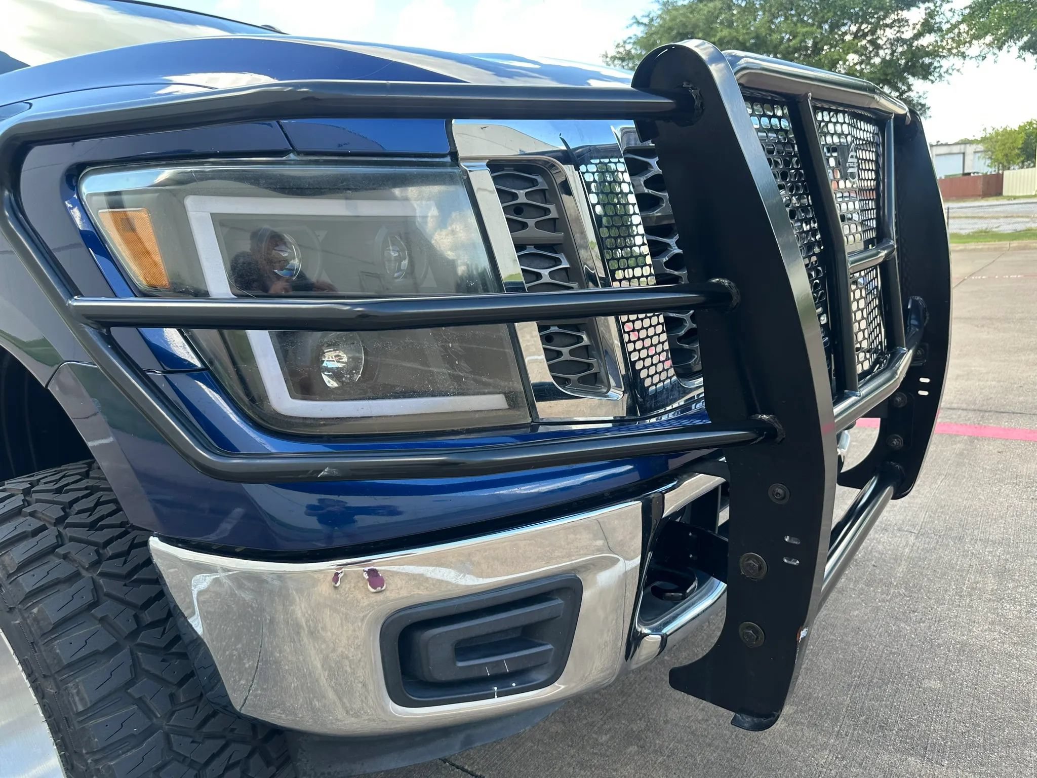 Used 2017 Nissan Titan SV AWD/4WD image 6