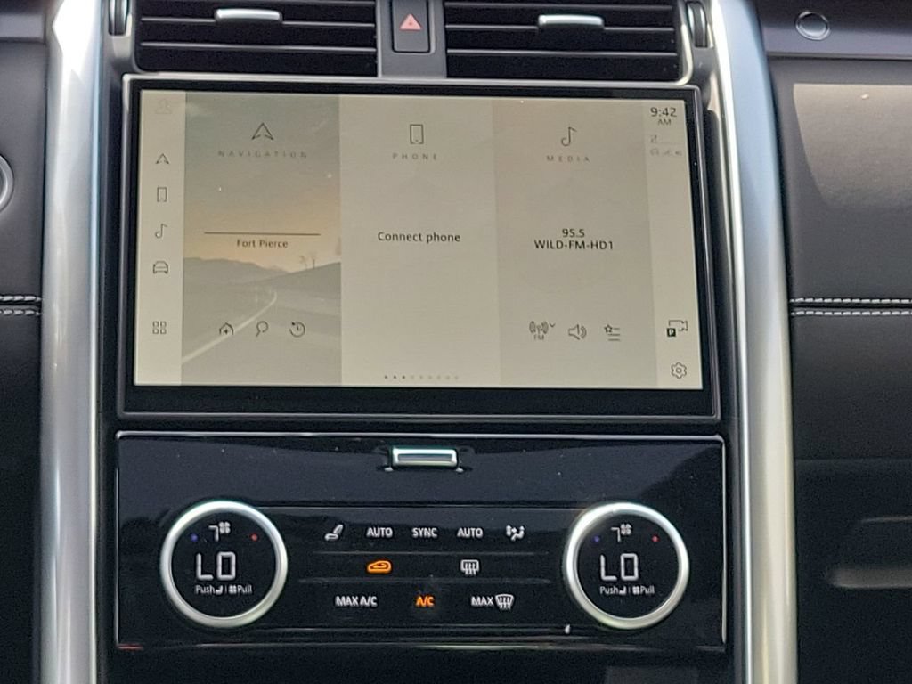 New 2025 Land Rover Discovery Metropolitan Edition AWD/4WD image 21