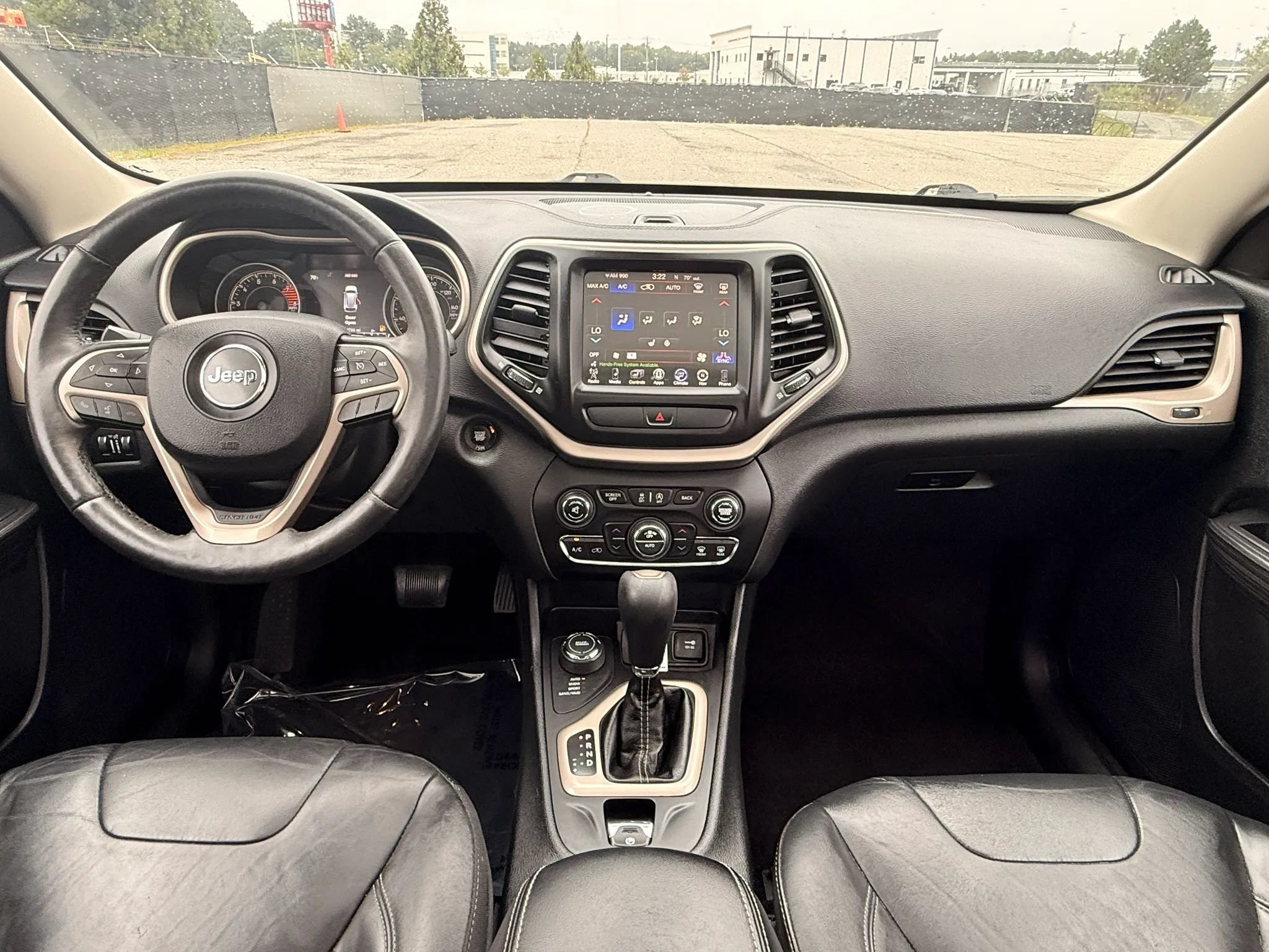 Used 2016 Jeep Cherokee Limited AWD/4WD image 3