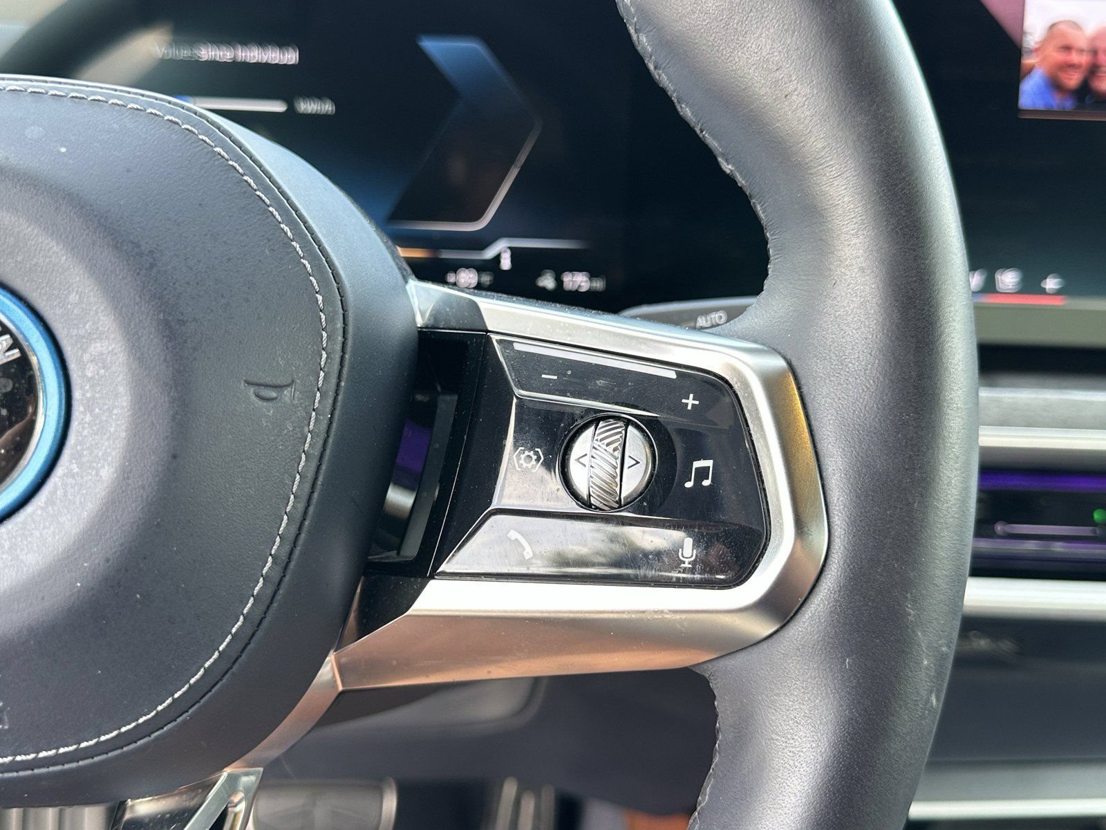 Used 2023 BMW i7 xDrive60 AWD/4WD image 33