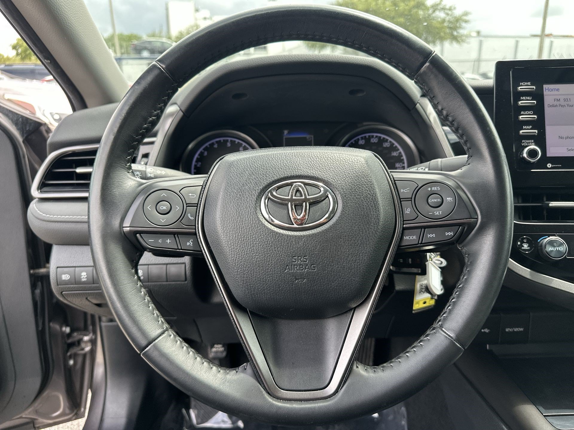 Used 2022 Toyota Camry SE FWD image 11