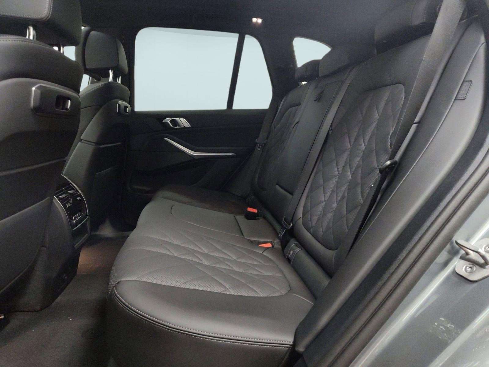 Used 2026 BMW X5 xDrive40i w/ M Sport Package image 14