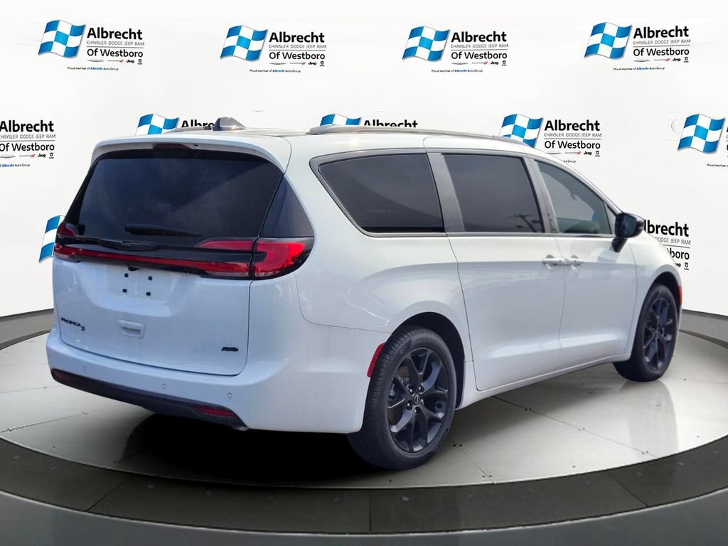 New 2026 Chrysler Pacifica Select w/ S Appearance Package AWD/4WD image 5