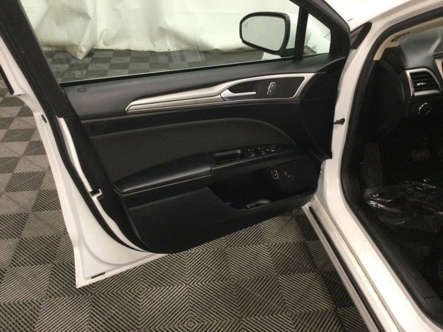 Used 2019 Ford Fusion SE image 9